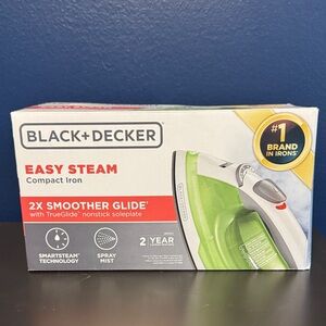 Black & Decker Easy Steam Iron with Green and White Design
